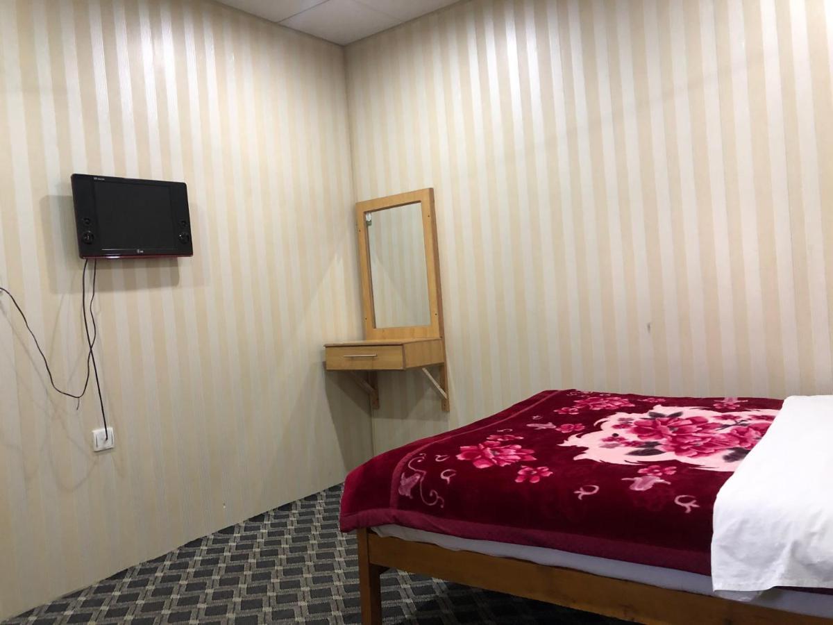 Madina Hotel 2 Gilgit Dış mekan fotoğraf
