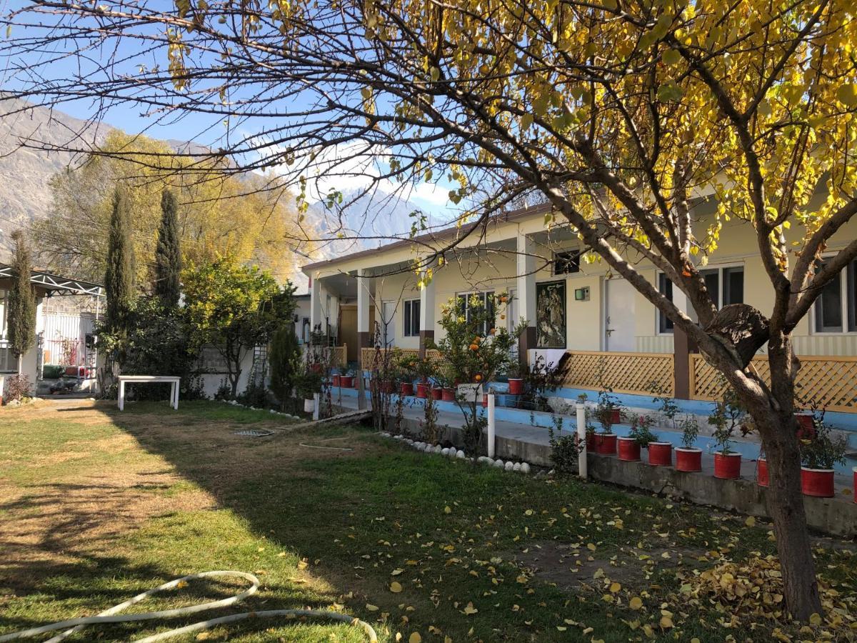 Madina Hotel 2 Gilgit Dış mekan fotoğraf